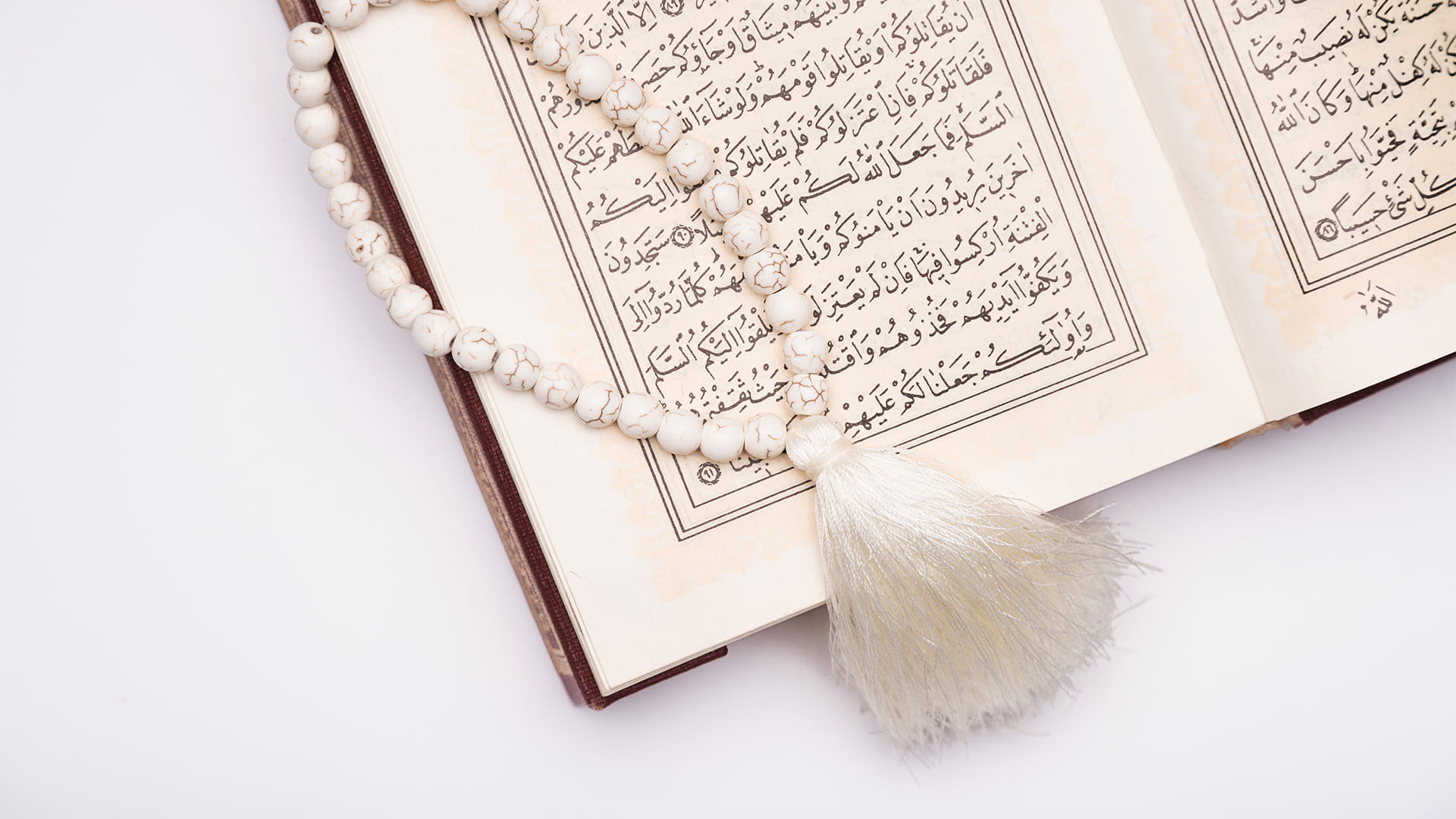 صورة بعنوان: من صور التكلف والتعسف في تلاوة القرآن...إغفال الوقف والابتداء 