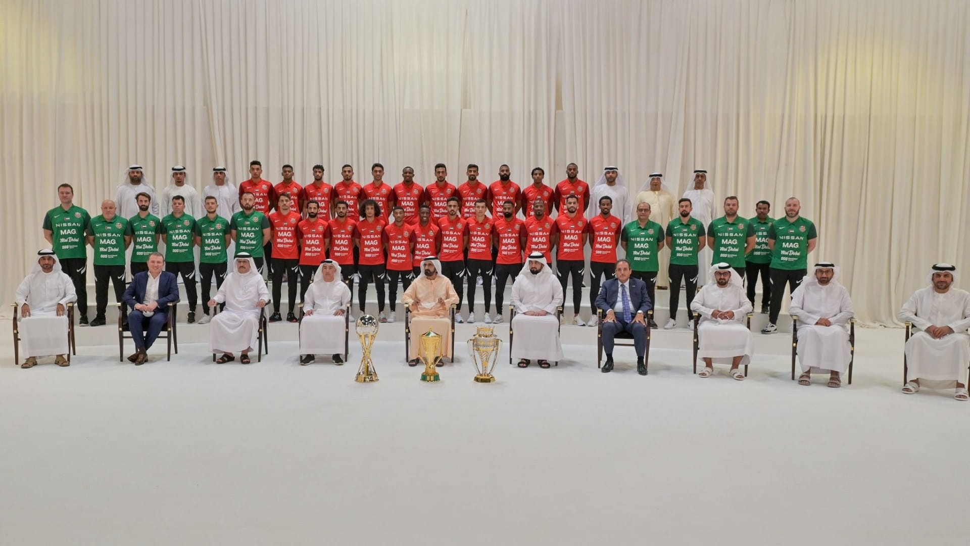 صورة بعنوان: محمد بن راشد يستقبل فريق نادي شباب الأهلي لكرة القدم 