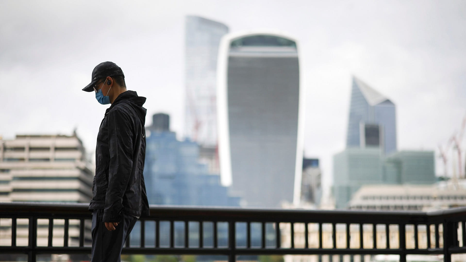 صورة بعنوان: بريطانيا تسجل 37011 إصابة جديدة بفيروس كورونا 