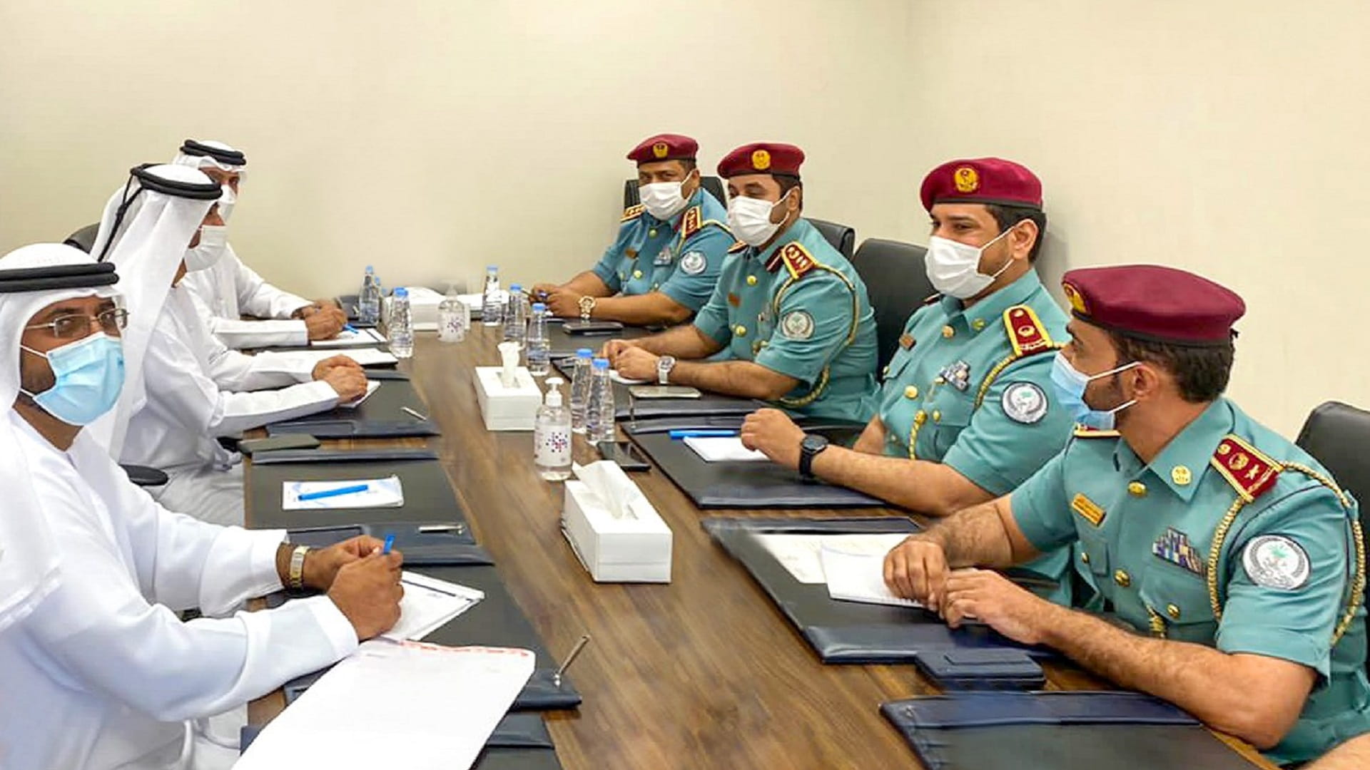 صورة بعنوان: شرطة الشارقة تستقبل وفداً من نادي الشارقة لسباقات الهجن 