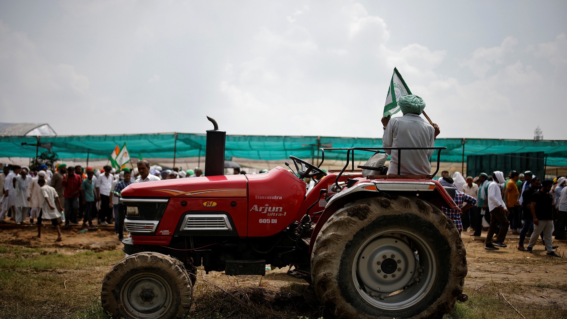 صورة بعنوان: نصف مليون مزارع يحتجون لإلغاء 3 قوانين زراعية جديدة بالهند 