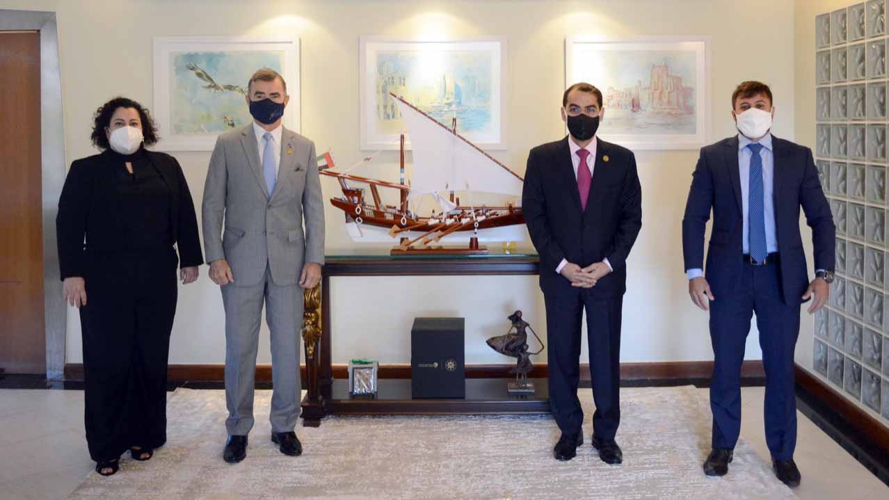 صورة بعنوان: سفير الدولة ورئيس وكالة الفضاء البرازيلية يبحثان العلاقات الثنائية 