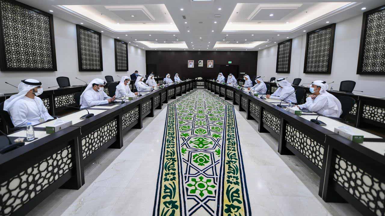 صورة بعنوان: بلدية الشارقة تبحث التنسيق مع قضاة لجان فض المنازعات الإيجارية  