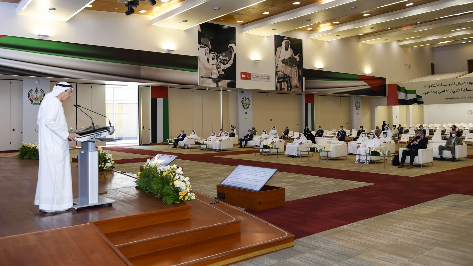 صورة بعنوان: زكي نسيبة يشيد بإنجازات جامعة الإمارات العلمية والأكاديمية 