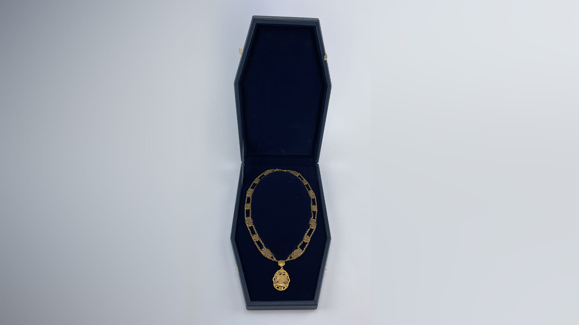 Image for the title: Dara sheds light on “Necklace of the Republic” in September 