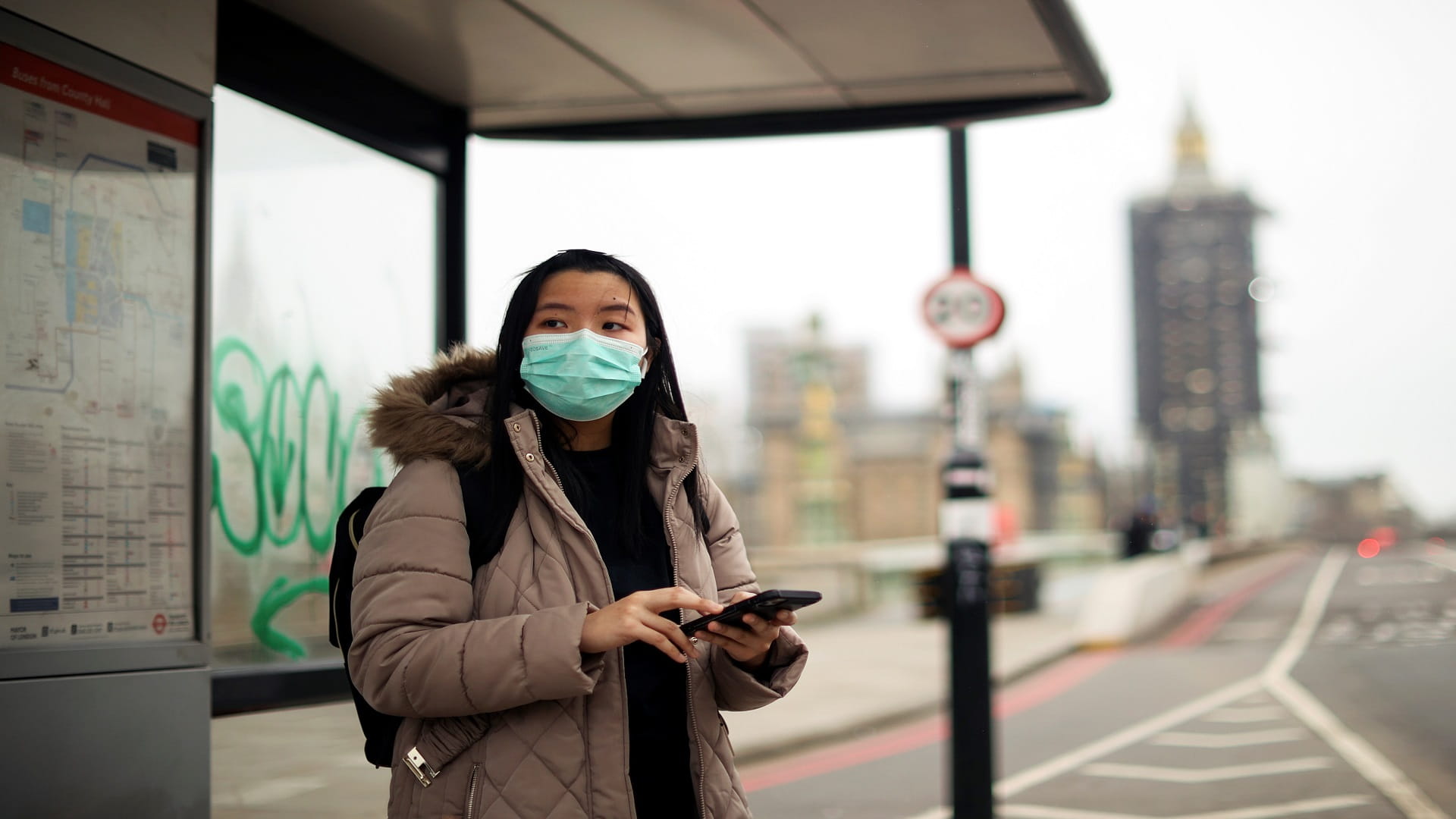 صورة بعنوان: بريطانيا تسجل 42076 إصابة جديدة بفيروس كورونا و121 وفاة 