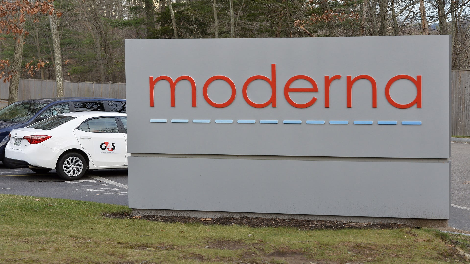 Image for the title: Moderna working on combination virus vaccine booster and flu shot 