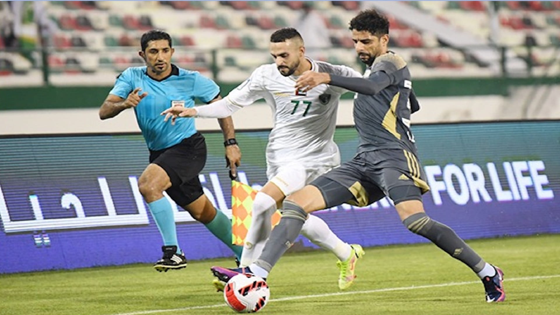 صورة بعنوان: الإمارات والظفرة يتعادلان إيجابياً بدوري أدنوك 