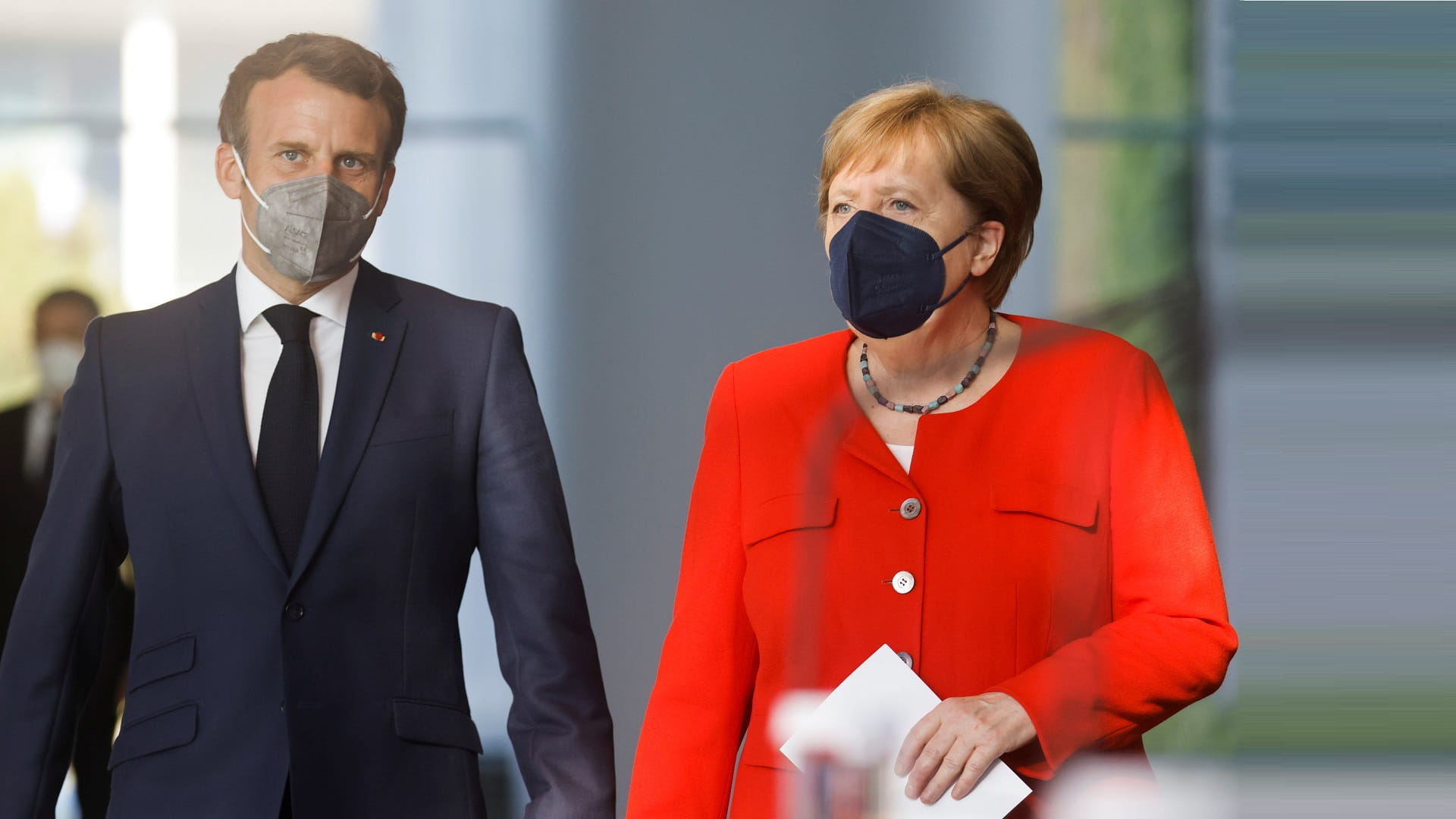 صورة بعنوان: ماكرون وميركل يبحثان الوضع الأفغاني بقصر الإليزيه في 16 سبتمبر 