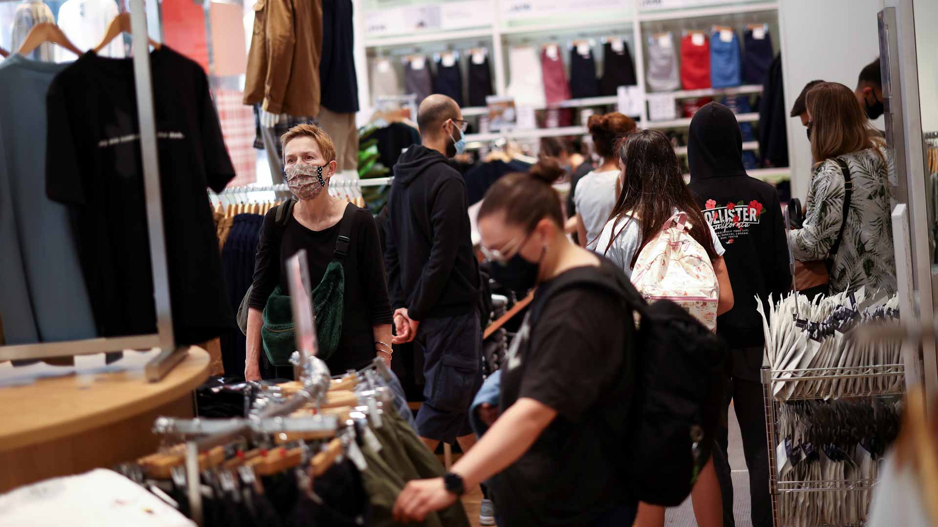 صورة بعنوان: تفشي "دلتا" يُبطئ الاقتصاد البريطاني في يوليو  