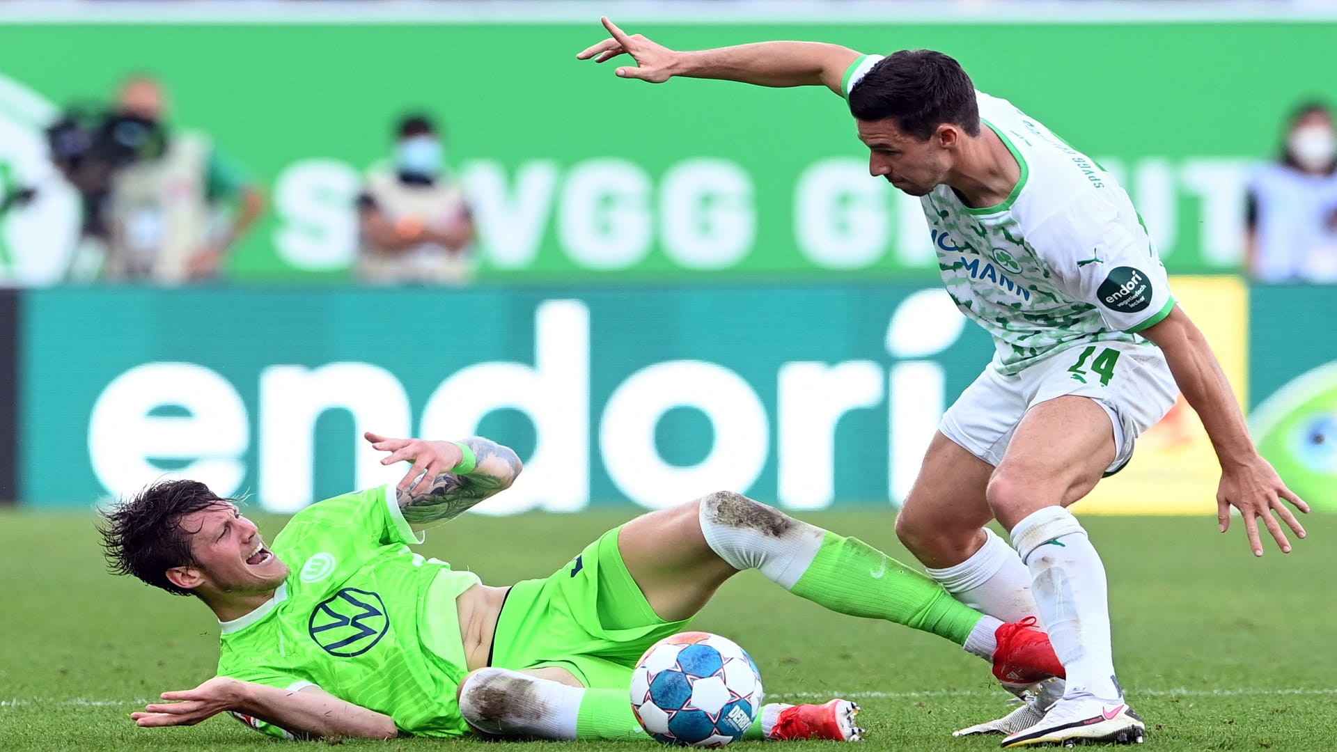 صورة بعنوان: فريق فولفسبورج يتمسك بصدارة الدوري الألماني 