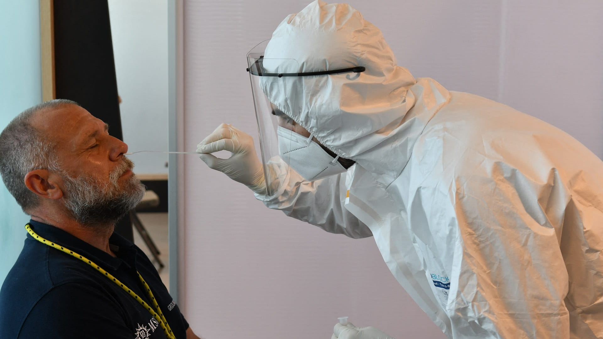 Image for the title: Italy reports 34 coronavirus deaths, 4,664 new cases 