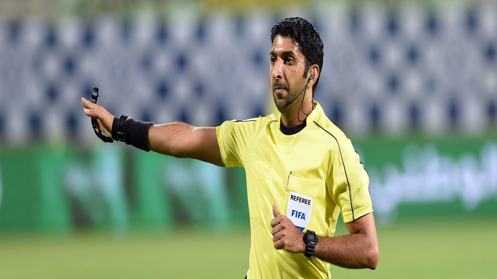 صورة بعنوان: طاقم تحكيم إماراتي يدير لقاء أولسان الكوري ووكاواساكي الياباني 