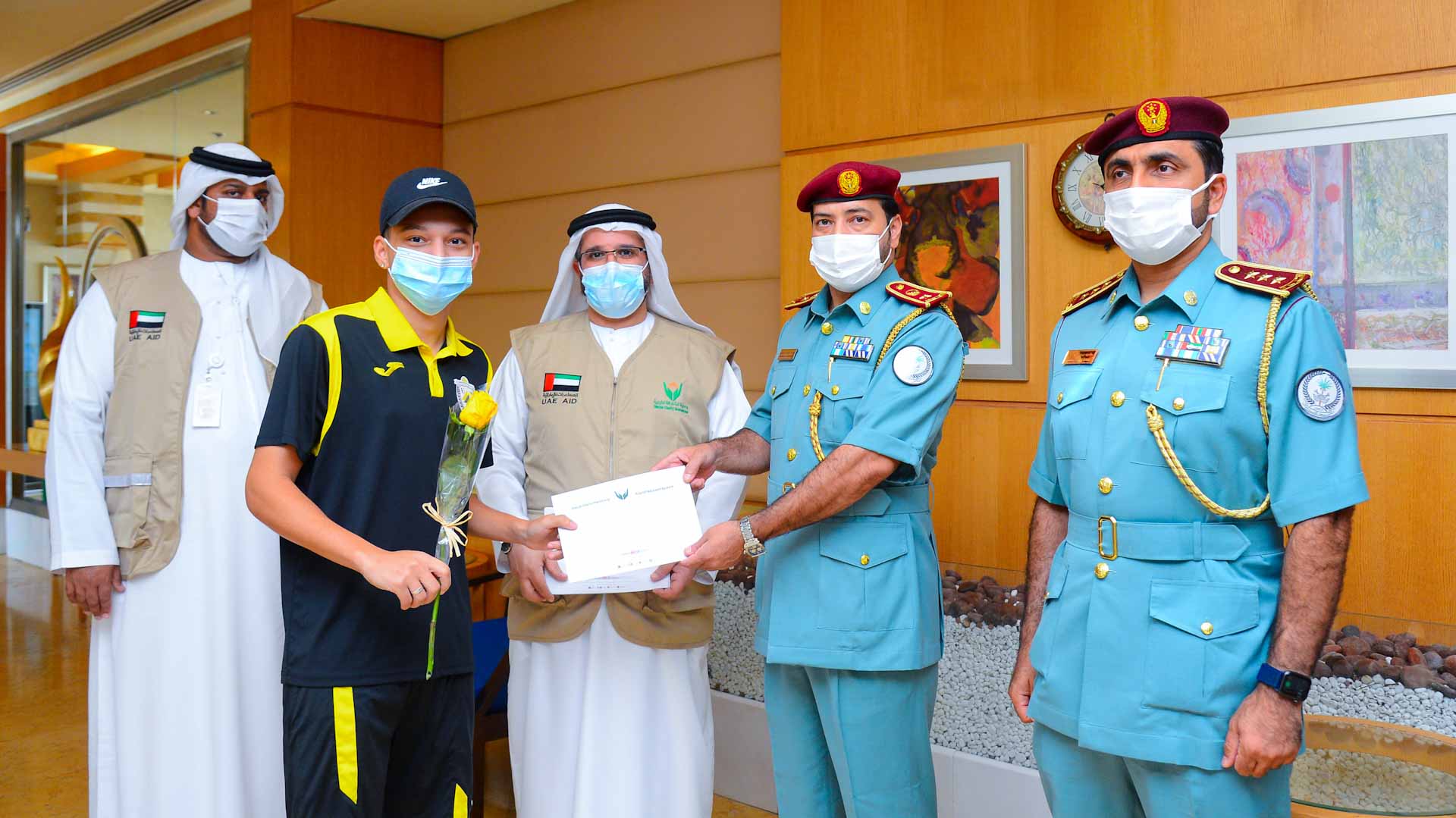 Image for the title: SP assists 12 visitors to return their country  