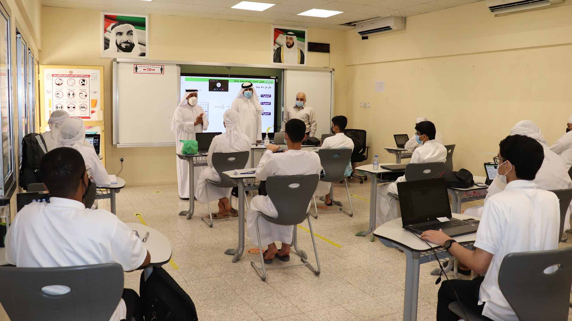 صورة بعنوان: "أولياء أمور دبا الحصن" يتفقد المدارس ويصادق على طرح "بادر 2" 