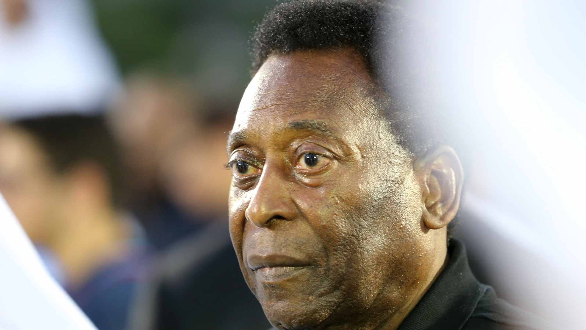 Image for the title: Pele to leave intensive care this week, says daughter 
