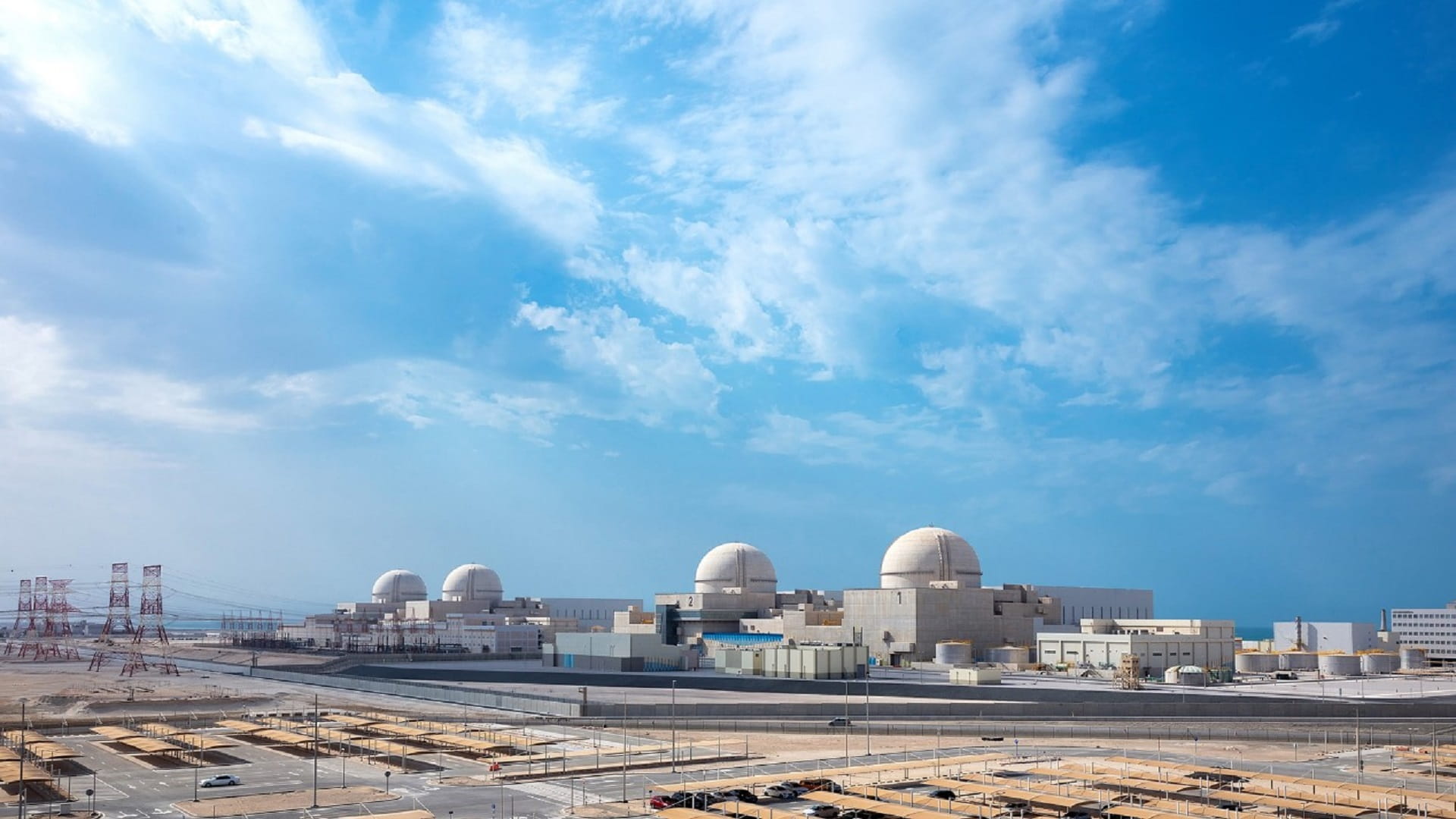 صورة بعنوان: ربط ثاني محطات براكة بشبكة الكهرباء الرئيسية في الدولة 