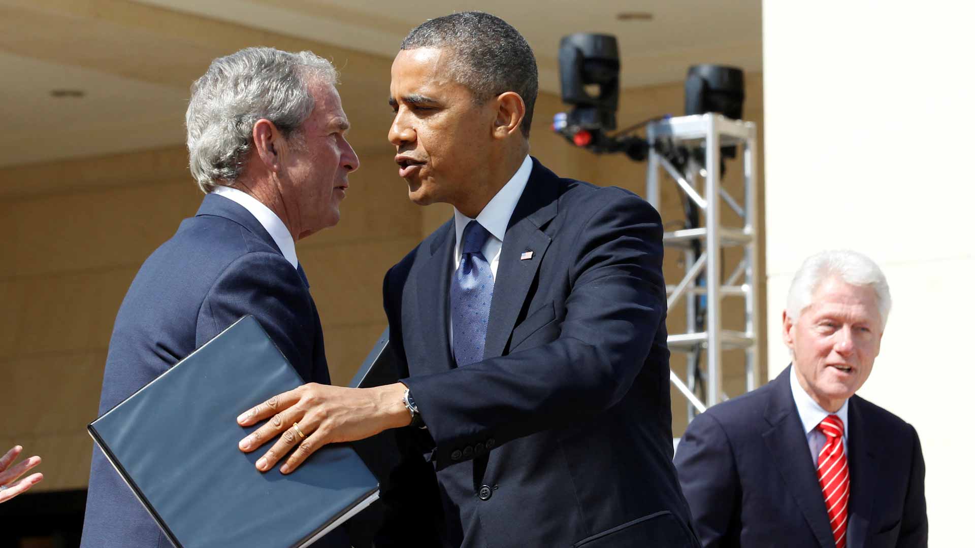 صورة بعنوان: بوش وكلينتون وأوباما ينضمون لمجموعة تساعد لاجئي أفغانستان 