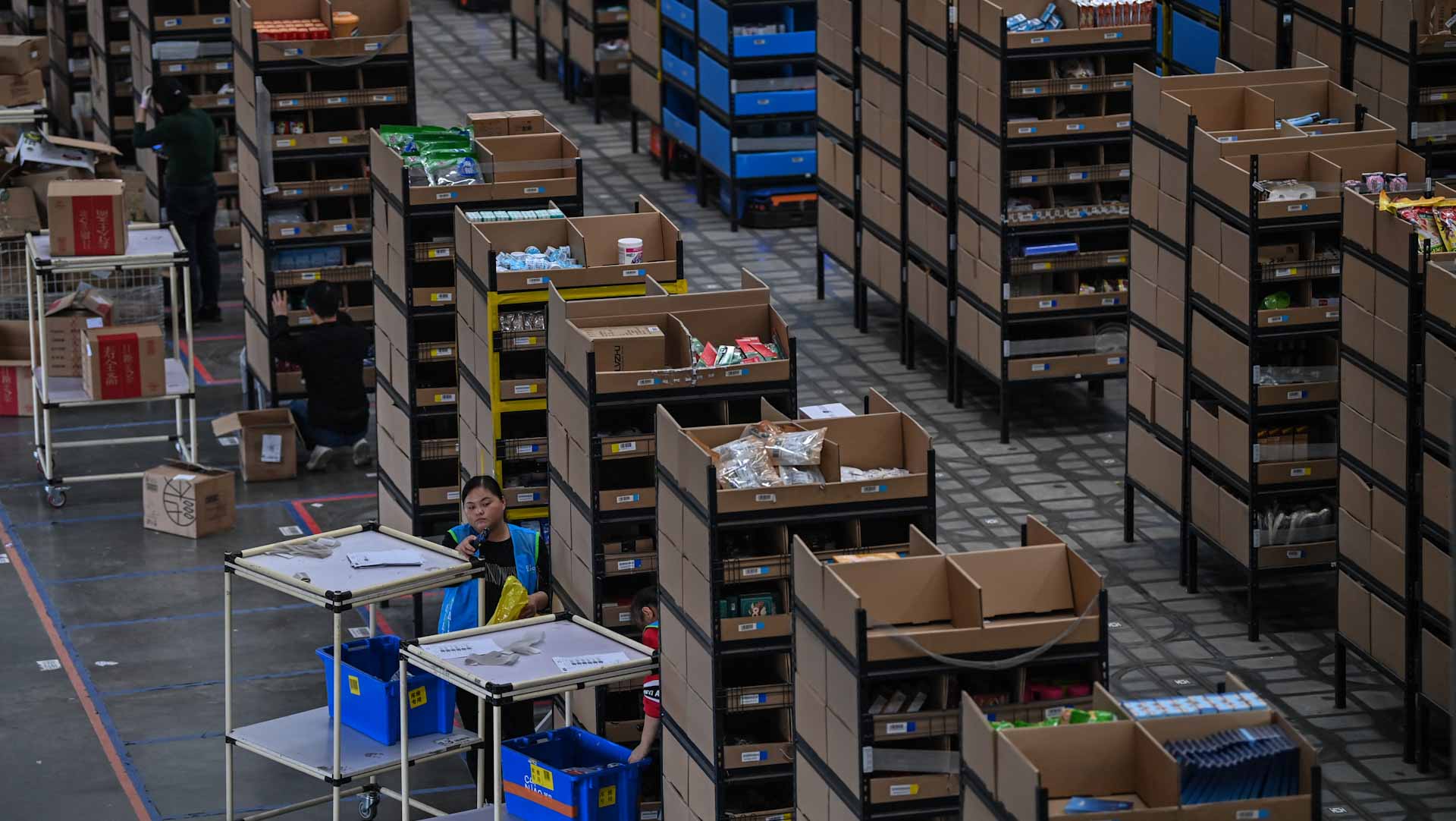 Image for the title: China August retail sales growth slowest in a year 