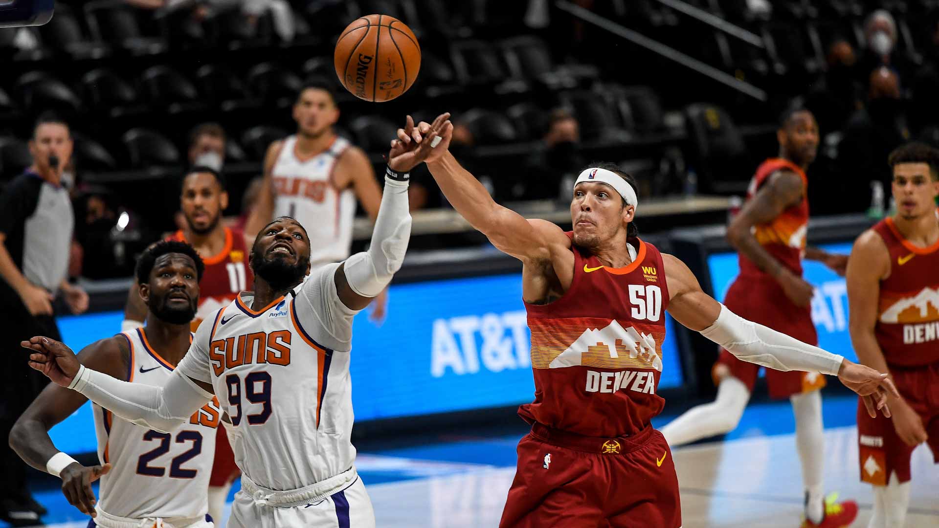 صورة بعنوان: نادي دنفر ناجتس يمدد تعاقده مع النجم آرون جوردون   