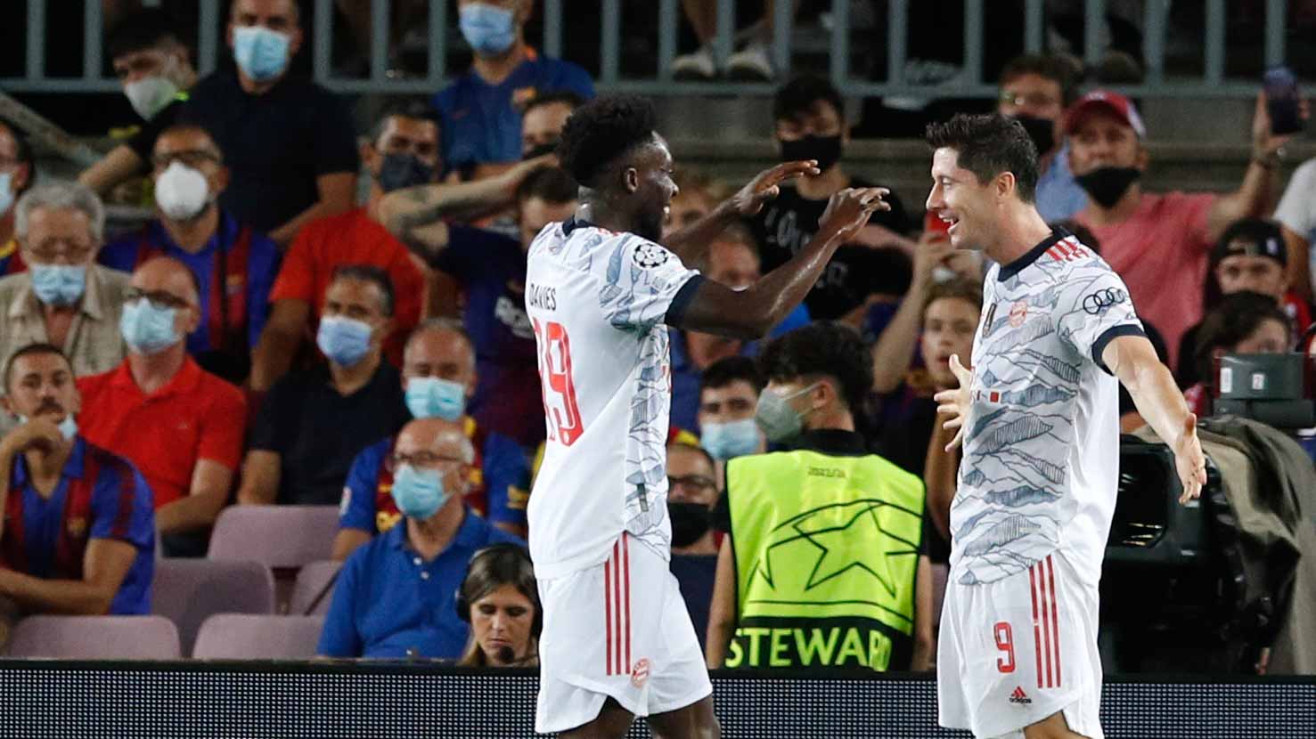 Image for the title: Lewandowski, Mueller propel dominant Bayern to easy win at Barca 