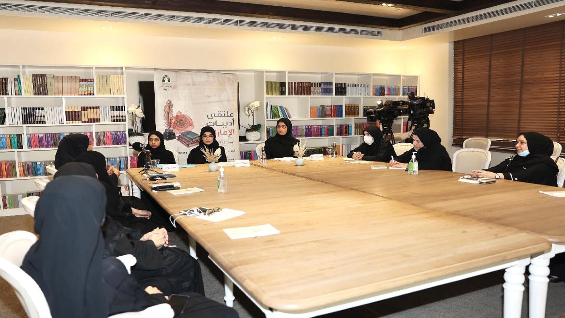 صورة بعنوان: في يومه الثالث.. ملتقى أديبات الإمارات يستضيف نجوم الغانم  