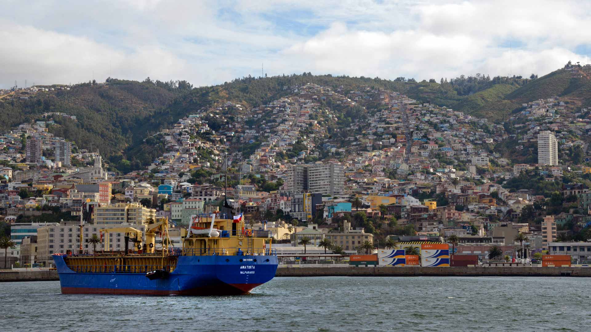 Image for the title: Chile reopens borders to visitors ahead of summer tourism season 