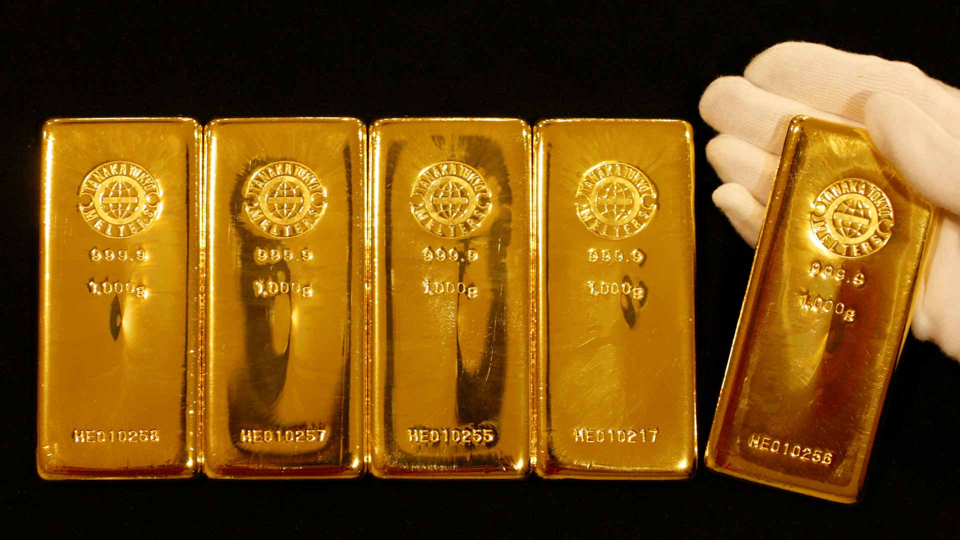 صورة بعنوان: الذهب يهبط 0.4 % في المعاملات الفورية والعقود الآجلة 