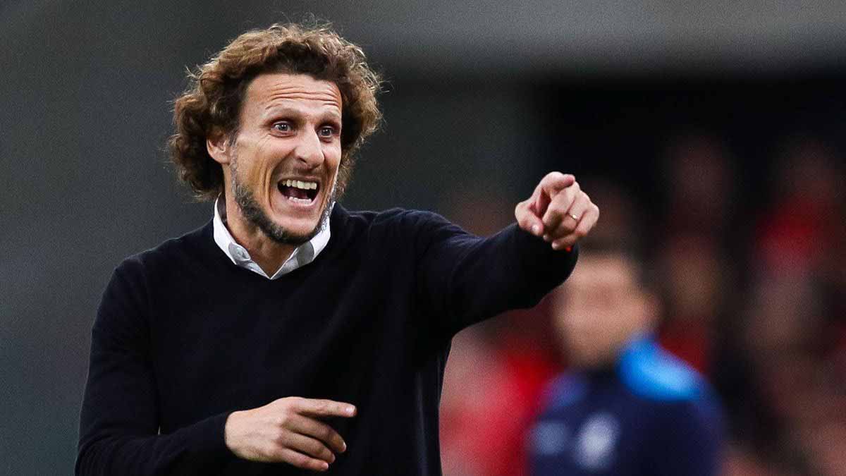 صورة بعنوان: فريق درجة ثانية يستغني عن خدمات المدرب دييجو فورلان  