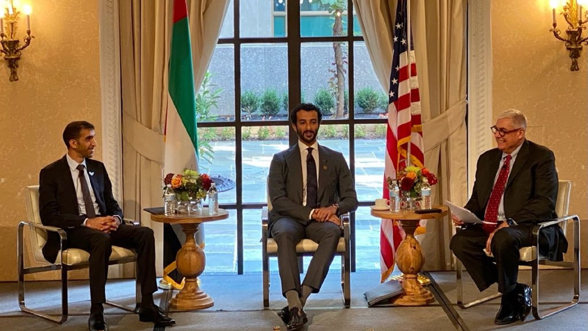 صورة بعنوان: ابن طوق يطلع مجتمع الأعمال الأميركي على فرص الاستثمار بالإمارات 