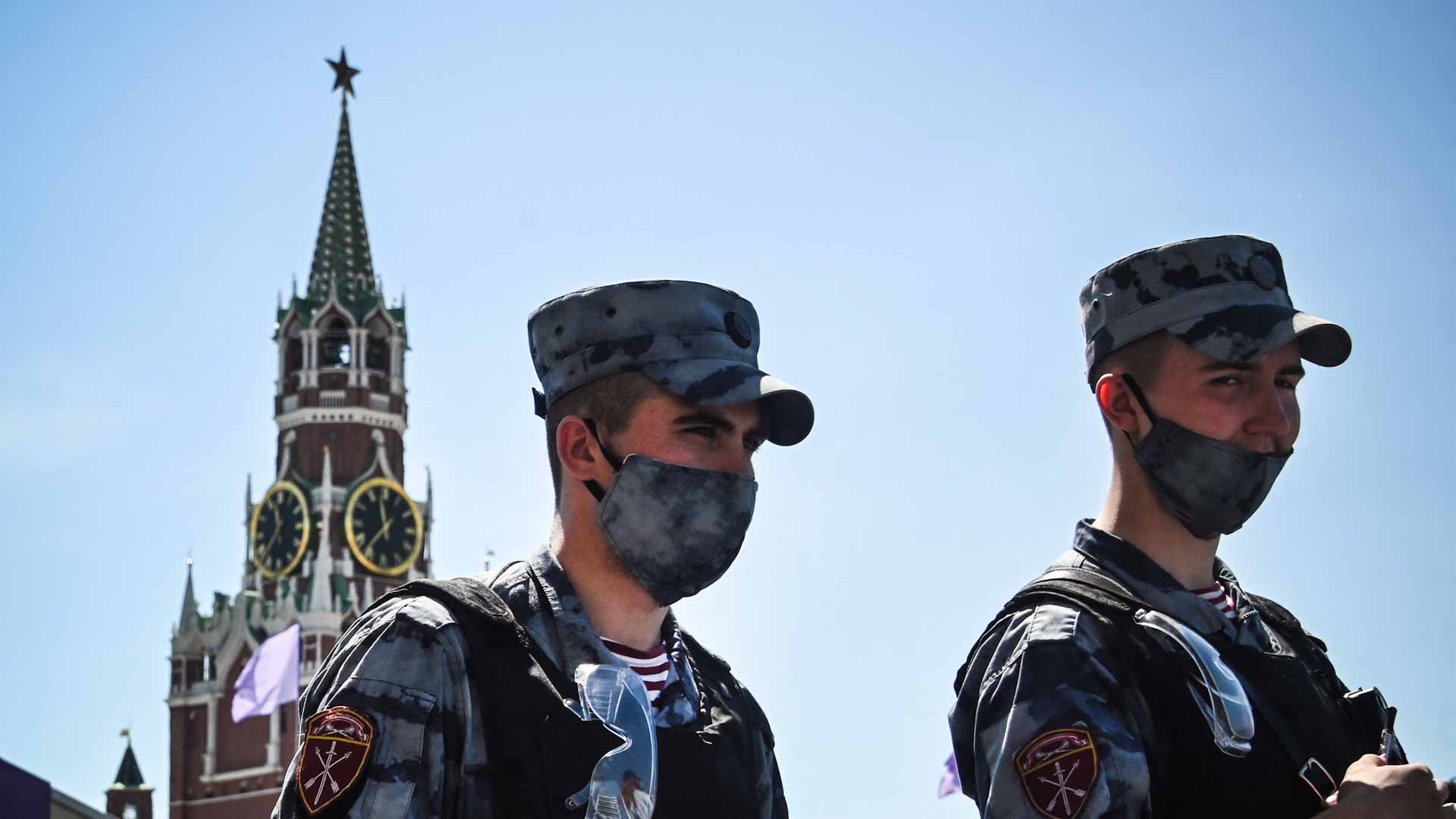 Image for the title: Russia's ruling pro-Putin party wins majority after crackdown 