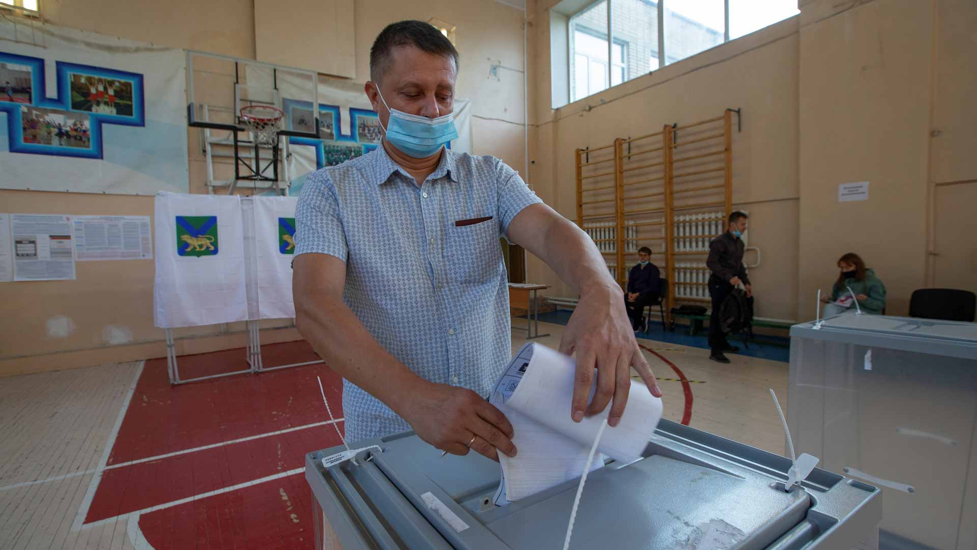 صورة بعنوان: الحزب الداعم لبوتين يفوز بالأغلبية في الانتخابات البرلمانية بروسيا 