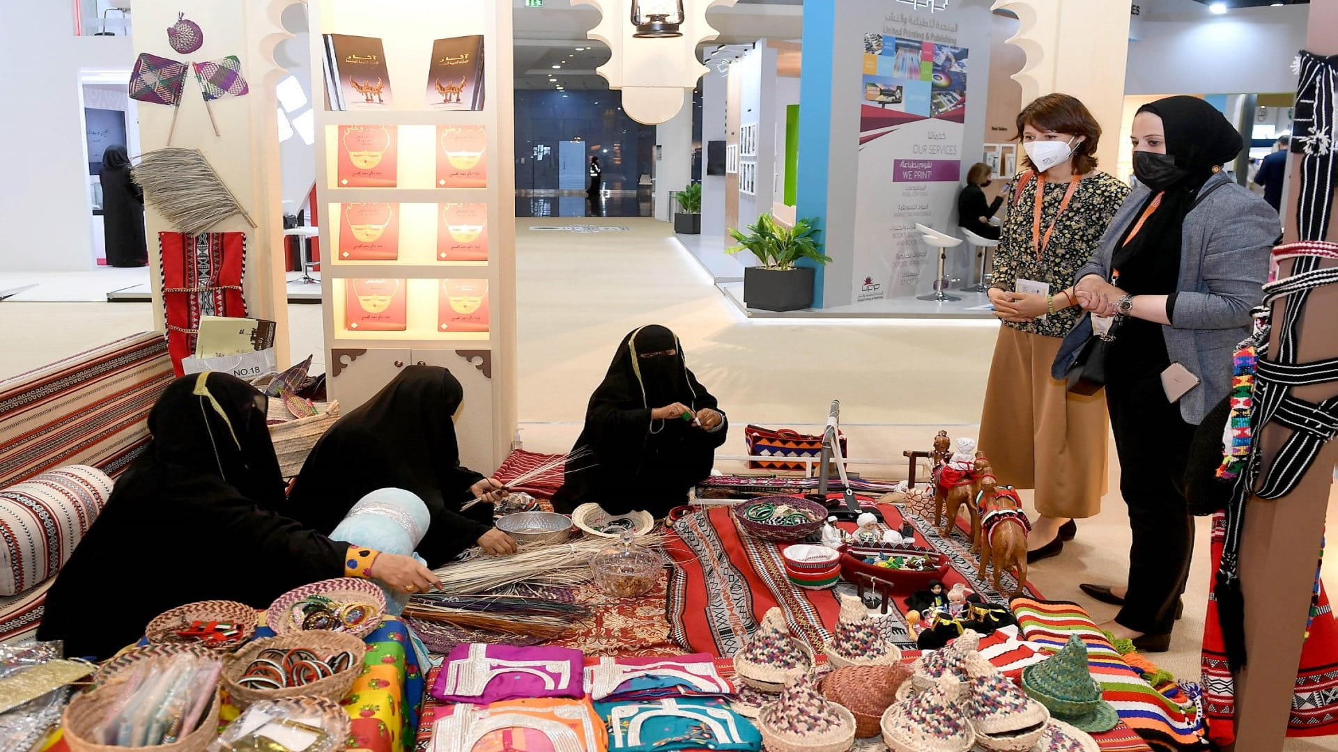 صورة بعنوان: نادي تراث الإمارات يشارك في ملتقى الشارقة الدولي للراوي 