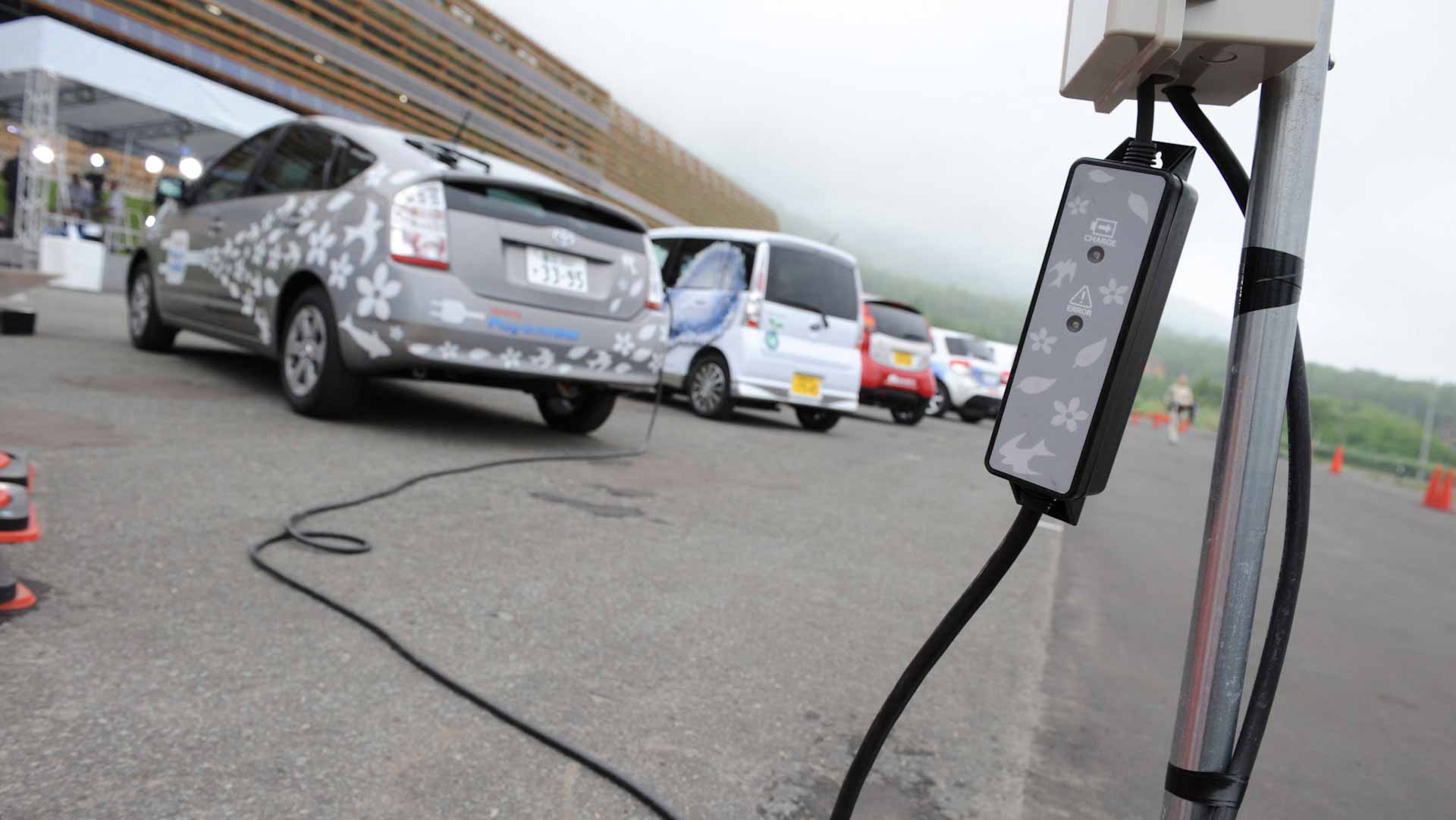 Image for the title: German auto giants place their bets on hydrogen cars 