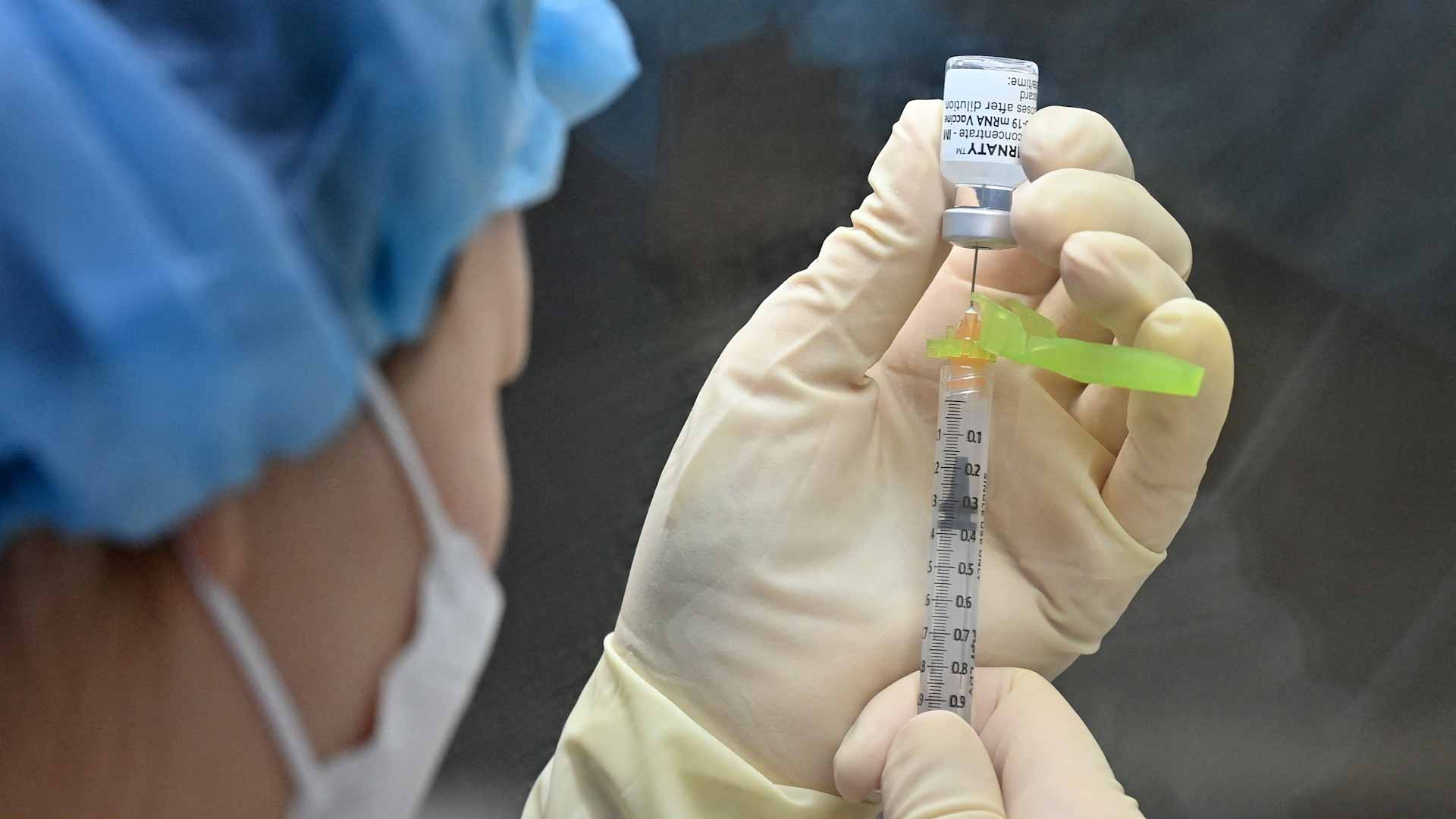 Image for the title: S.Korea urges more testing over fear of holiday COVID-19 surge 