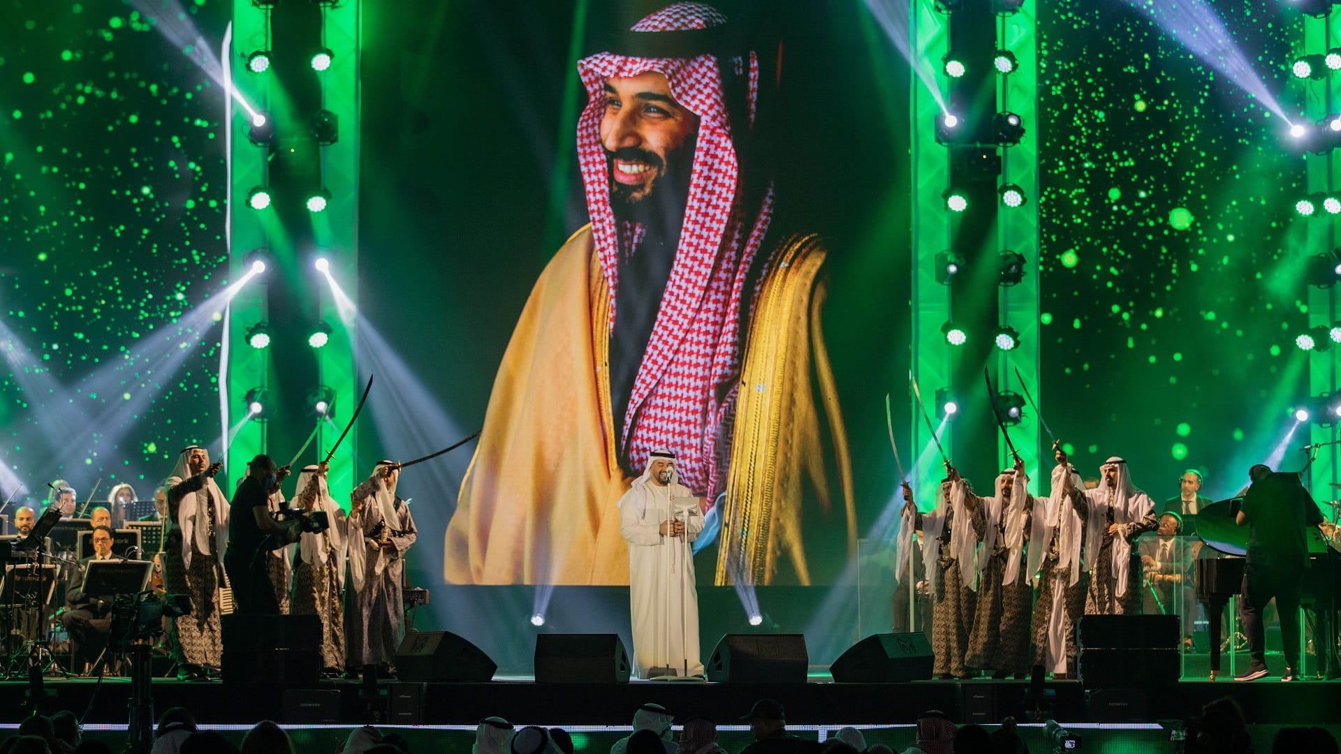 صورة بعنوان: حسين الجسمي يشعل جدة في اليوم الوطني الـ91 للسعودية 