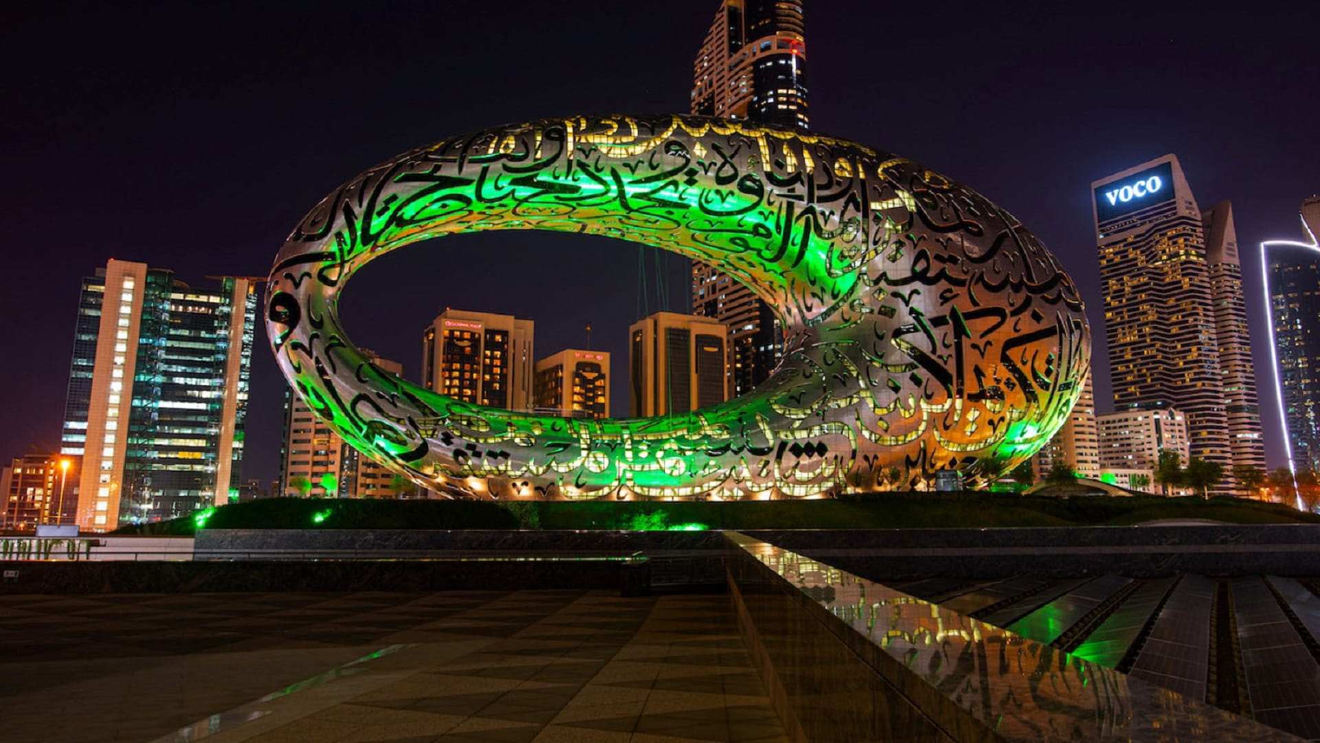 صورة بعنوان: أبرز معالم دبي تحتفي باليوم الوطني السعودي الـ91 