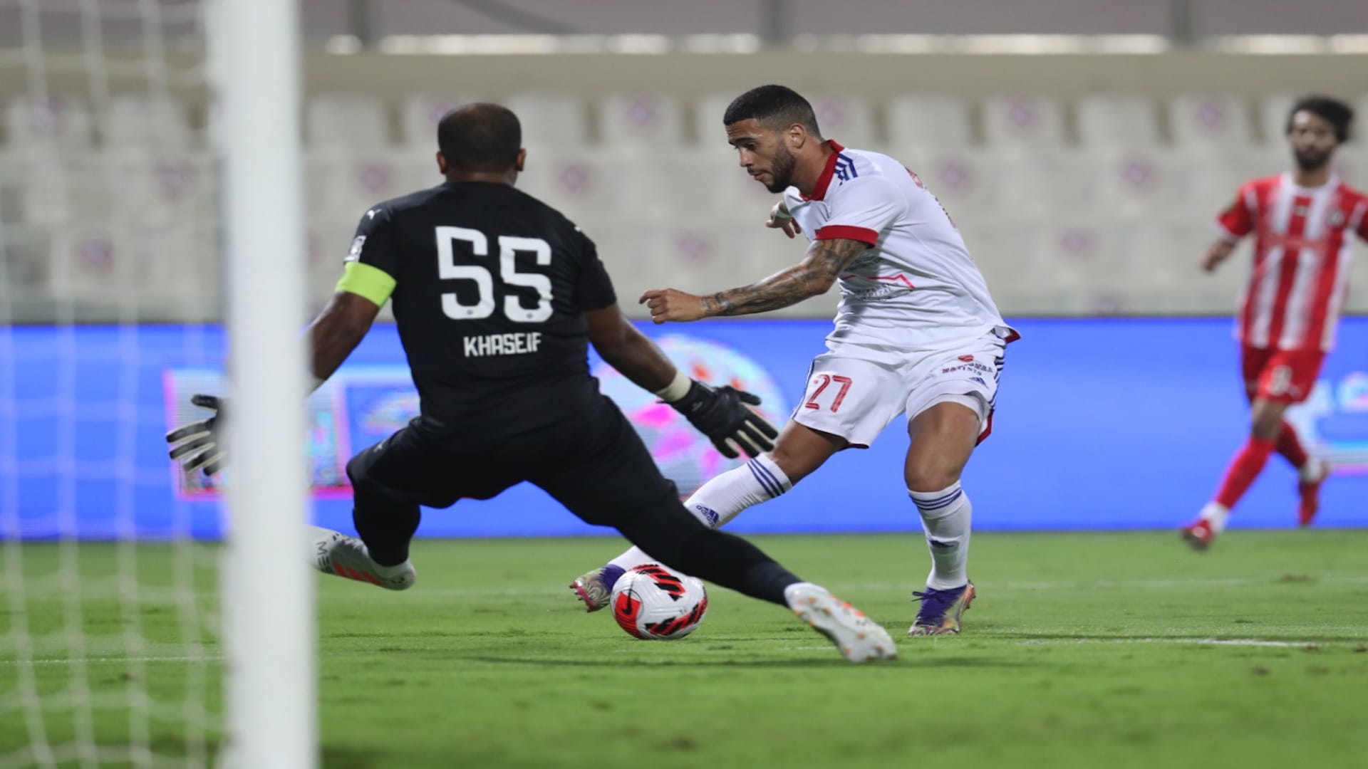 صورة بعنوان: الشارقة يحسم القمة أمام الجزيرة بريمونتادا باوزير ومالانجو 