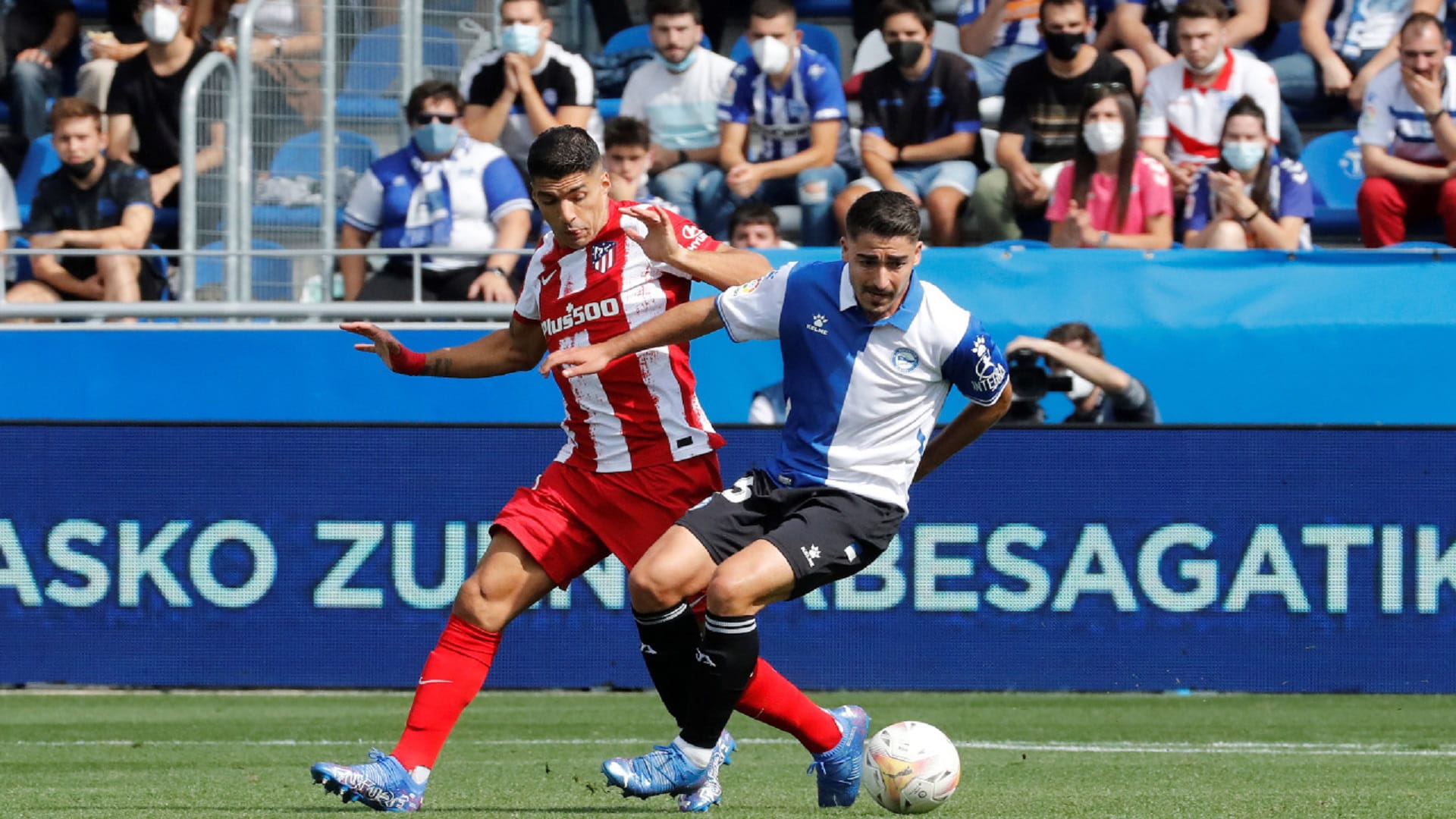 صورة بعنوان: أتلتيكو مدريد يتعثر أمام ألافيس بالدوري الإسباني لكرة القدم 