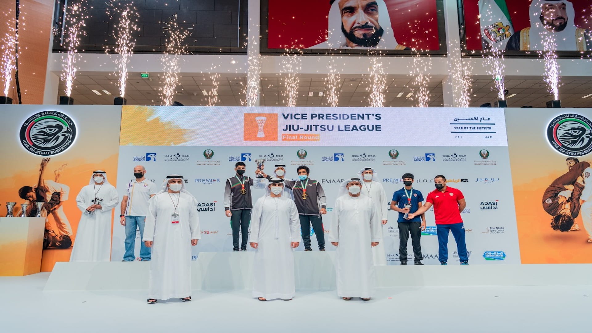 صورة بعنوان: منصور بن محمد يتوج الفائزين بختام كأس نائب رئيس الدولة للجوجيتسو 