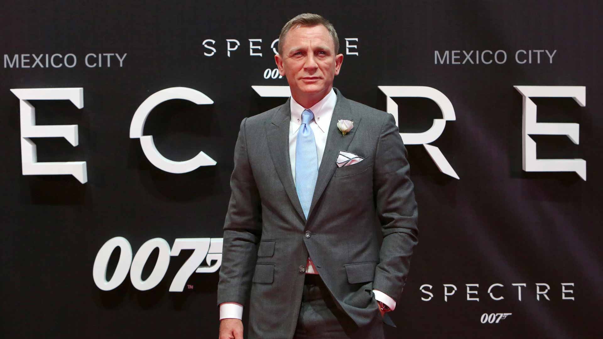 Image for the title: Daniel Craig bids farewell to James Bond 