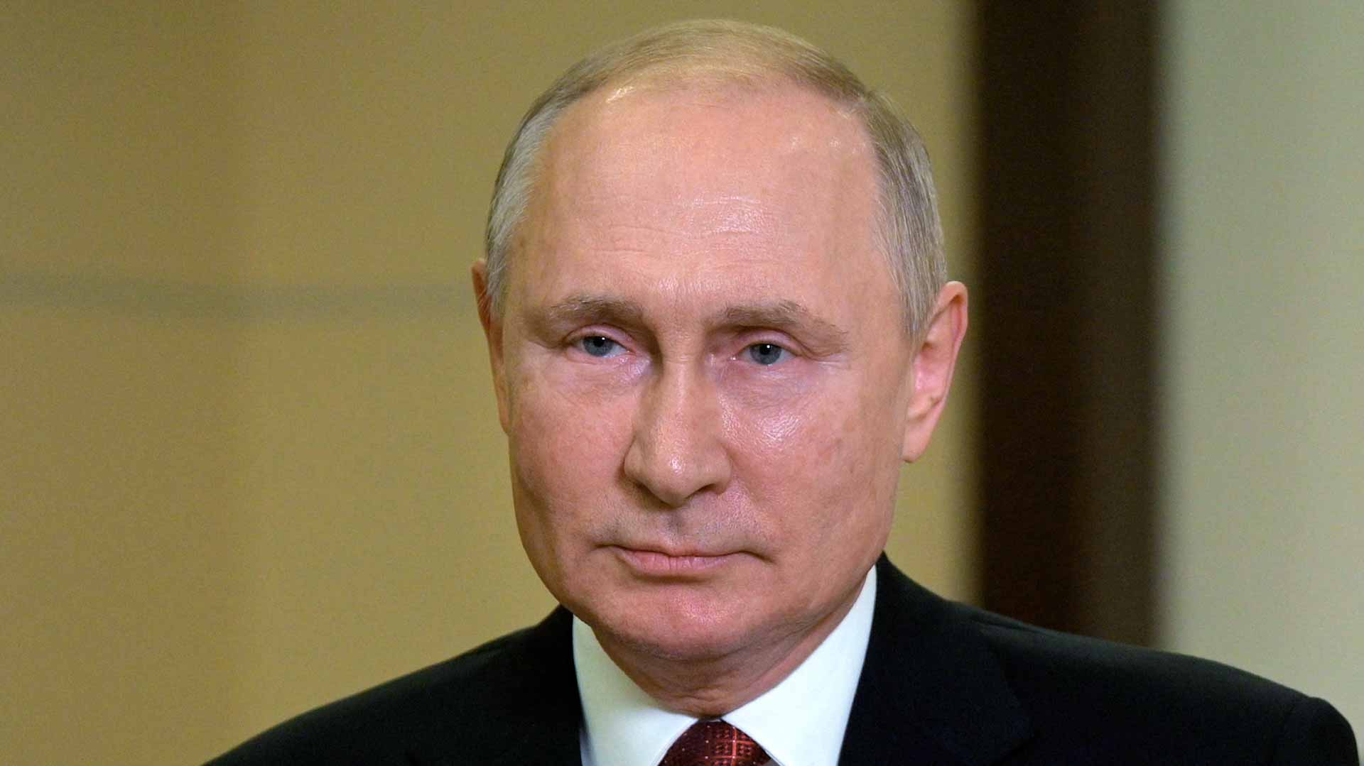 Image for the title: Putin ends self-isolation with Siberian fishing trip 