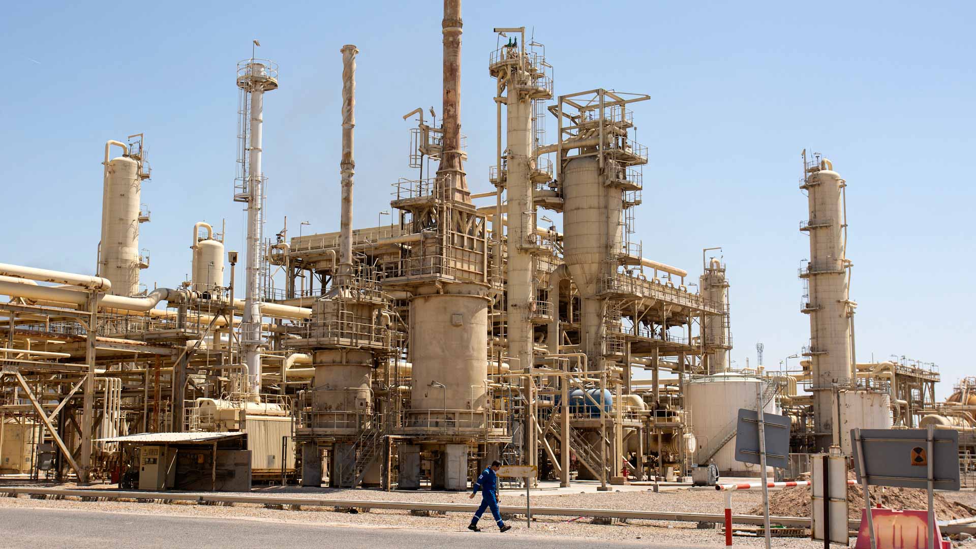 Image for the title: Oil gains for fifth day amid supply constraints 