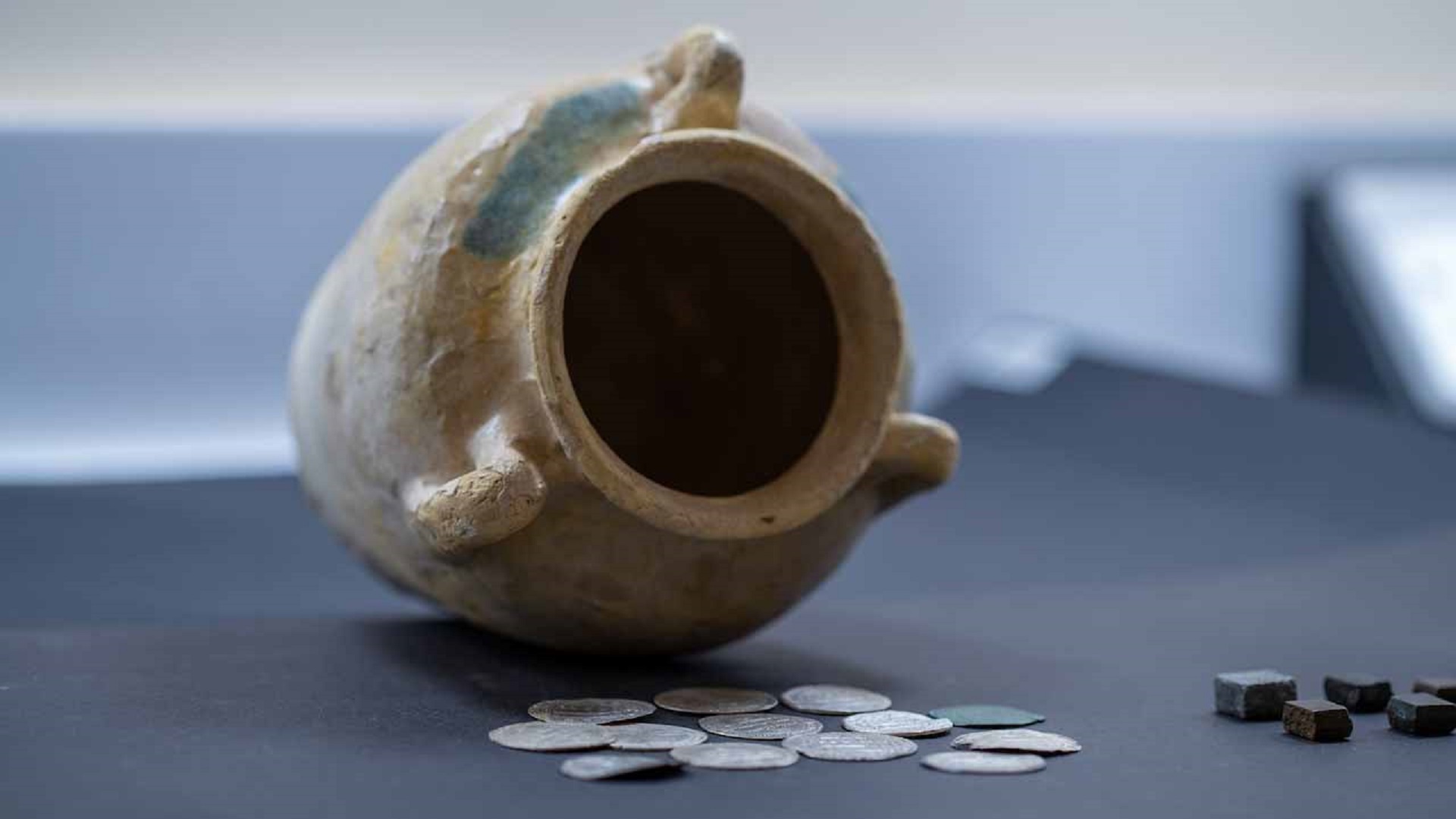 Image for the title: SAA discovers new treasure of Abbasid period in Central Region 