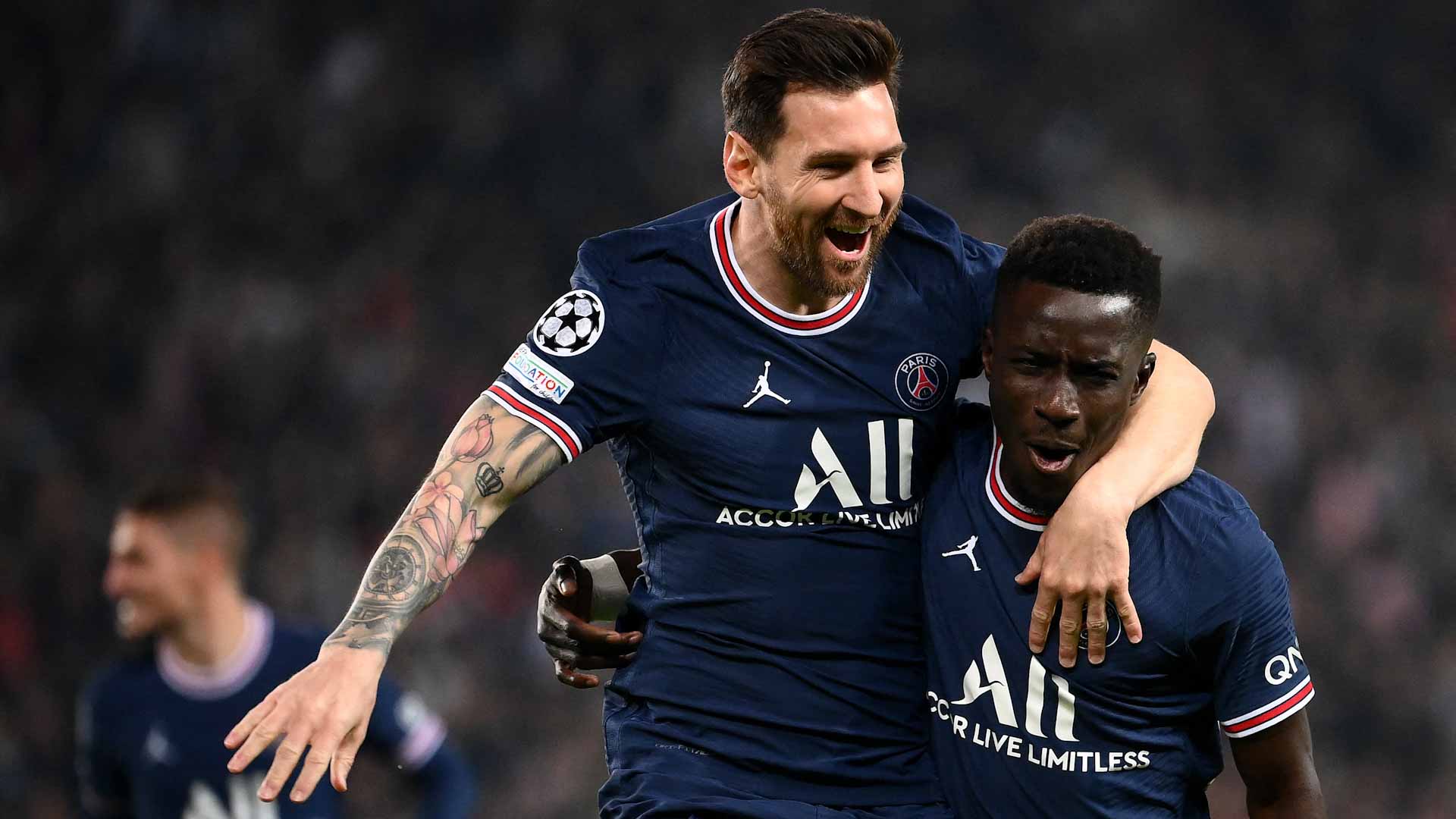 صورة بعنوان: ميسي سعيد بعد تسجيله هدفه الأول رفقة سان جيرمان 