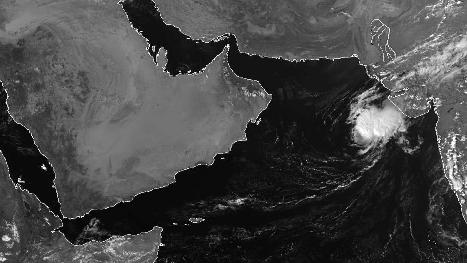 صورة بعنوان: فريق "الطوارئ والأزمات الوطني" يبحث مستجدات الحالة المدارية شاهين 