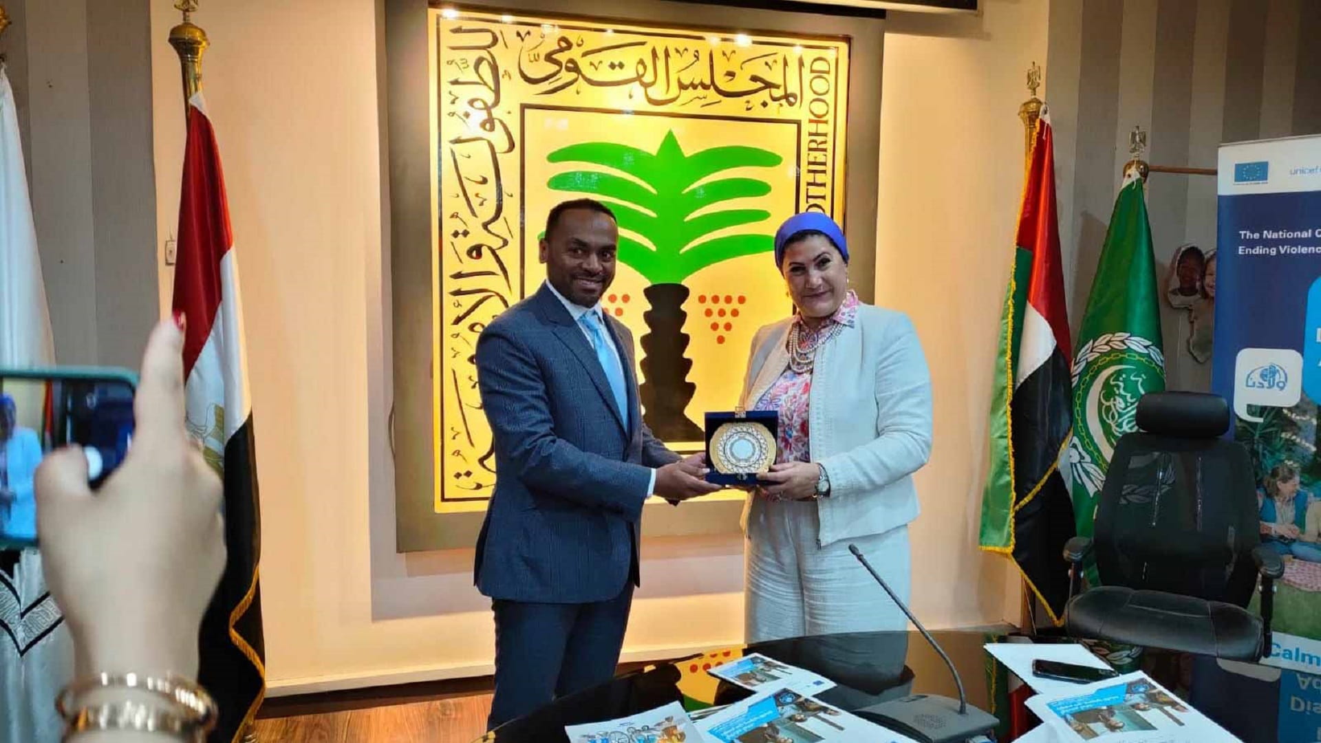 Image for the title: Al Barout meets APC’s members in Egypt  