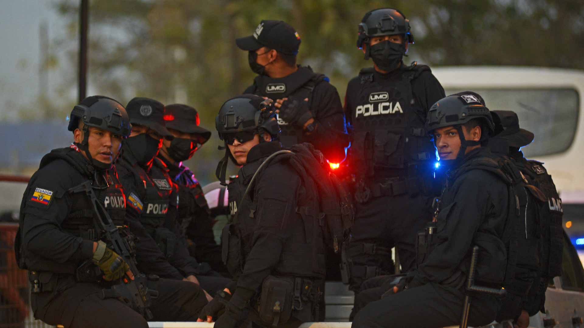 Image for the title: Death toll in Ecuador prison riot rises to 116, six decapitated 