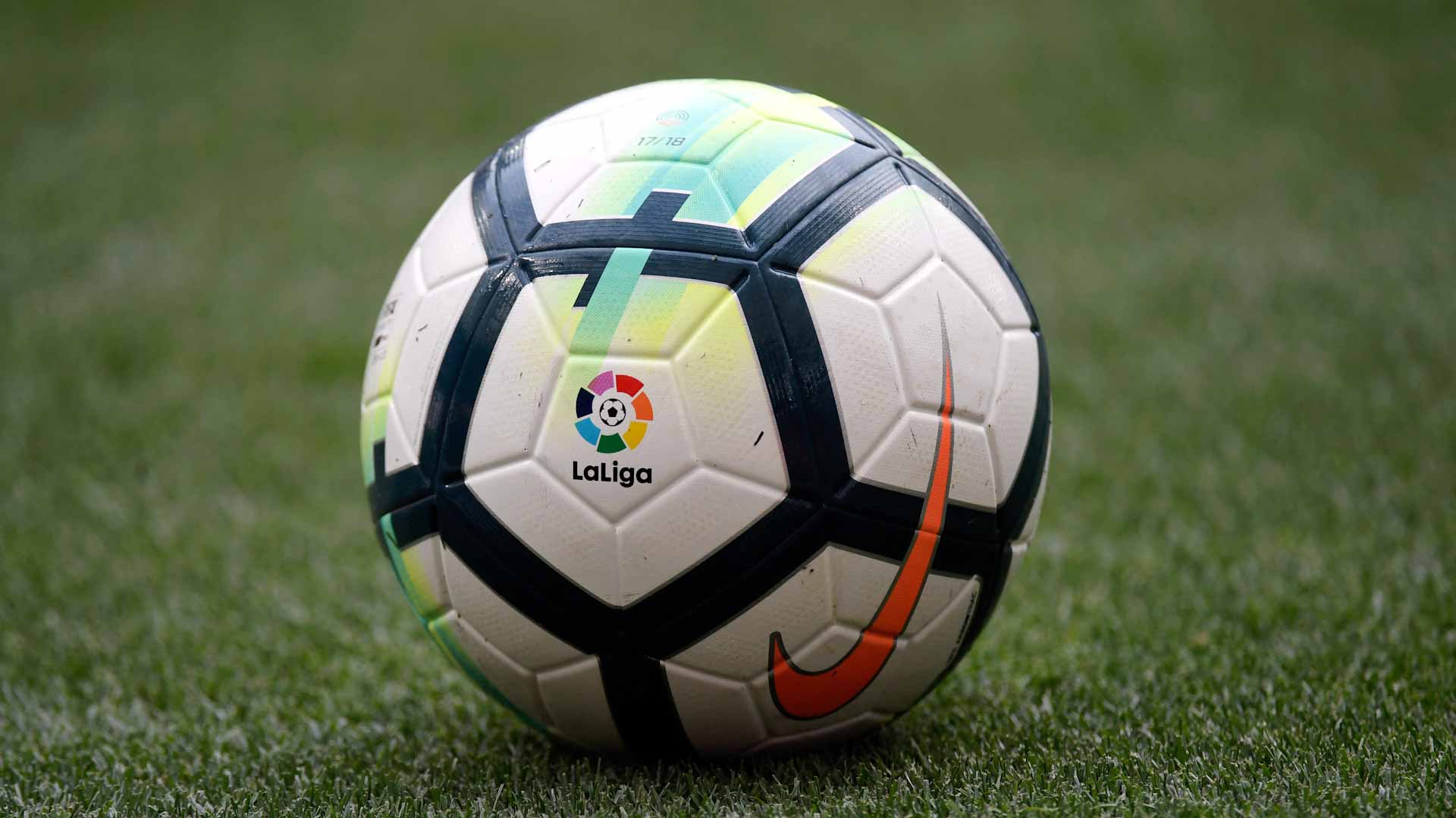Image for the title: Spain lifts national restrictions on stadium attendance 