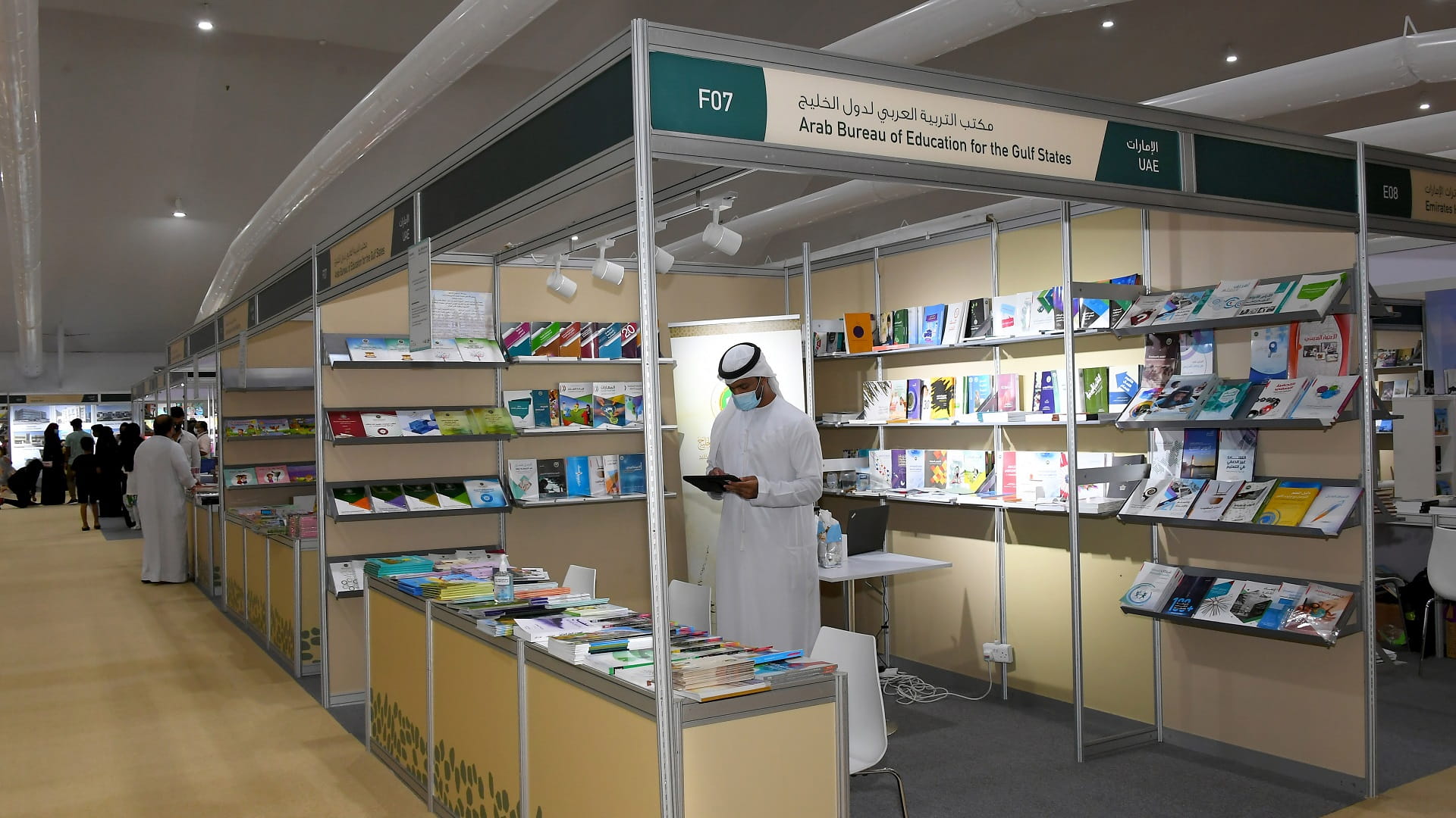 صورة بعنوان: مكتب التربية العربي لدول الخليج يختتم مشاركته بمعرض العين للكتاب 